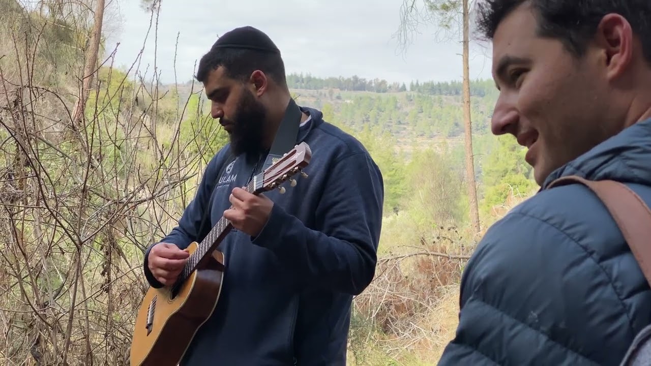 Listen Nissim: Moshcheini - Chaim Ghoori (Feat. Akiva Schechter)