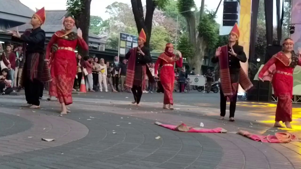 Tari Tor-tor Kreasi Sumatera Utara 
