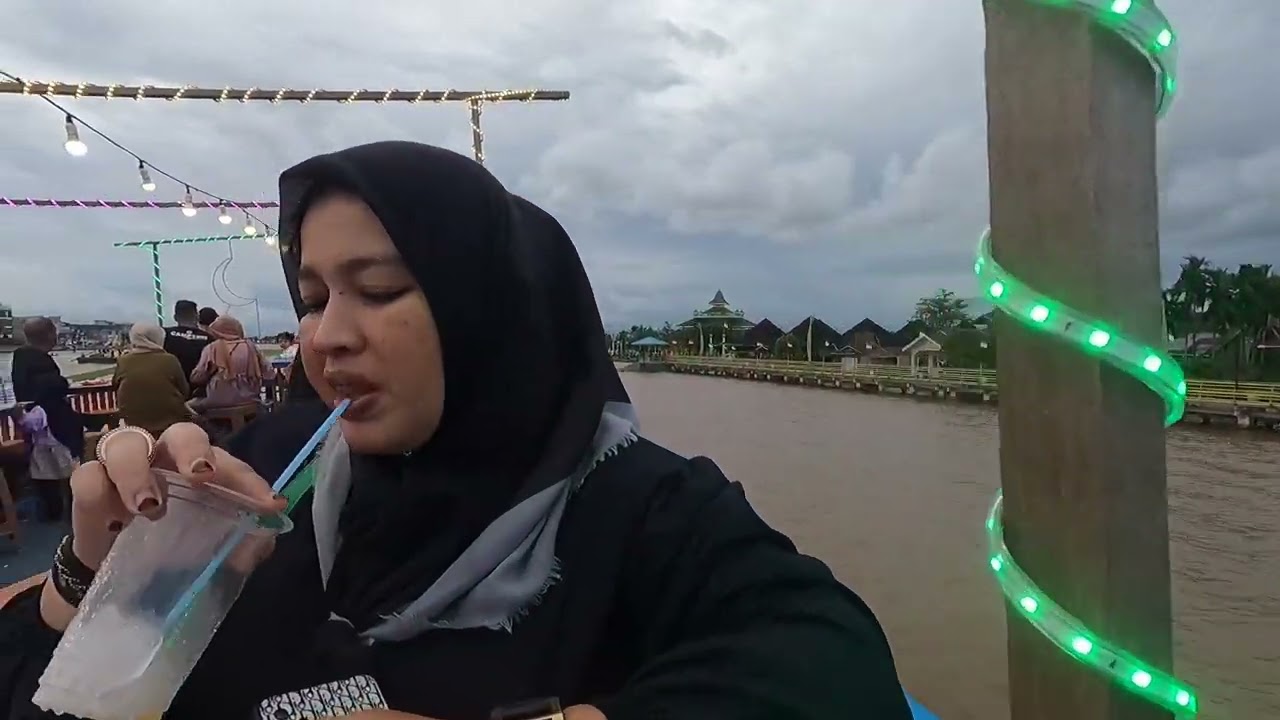 Review kapal klotok yang dijadikan kapal wisata waterfront Pontianak