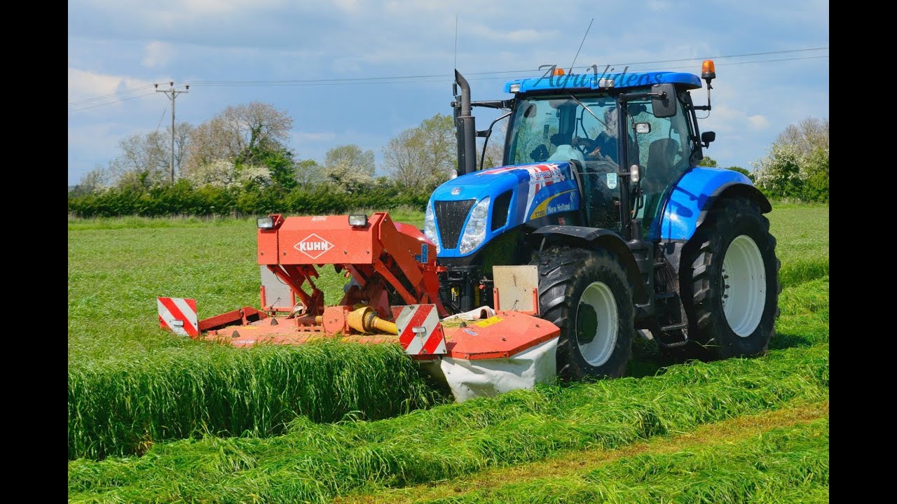 Silage 2014. New Holland T7050 Mowing