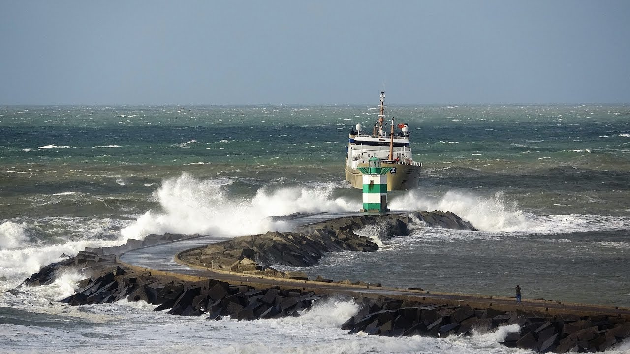SCH-6 ALIDA binnenkomst met flinke bries scheveningen 5-10-2017
