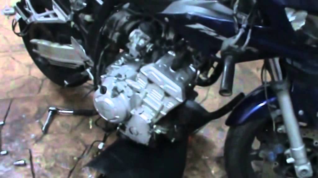 Yamaha Fazer 1000 (2005). Desmontaje / extracción completa motor. Remove complete engine