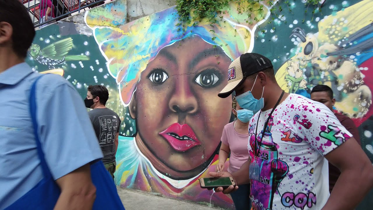 Medellin, Colombia - Graffitour Comuna 13 - Octubre 2021 - 4k