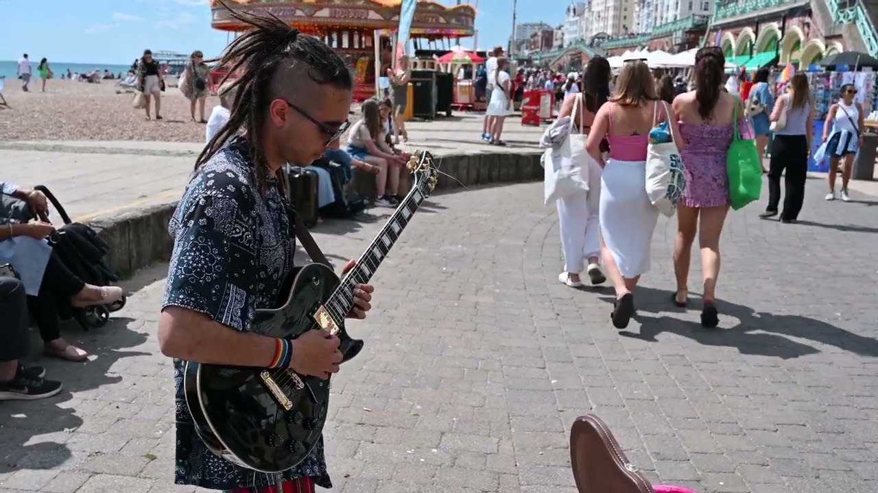 🇬🇧 [4K] July  2022, Spanish Guitar Player Tomy Munoz ,Brighton Beach