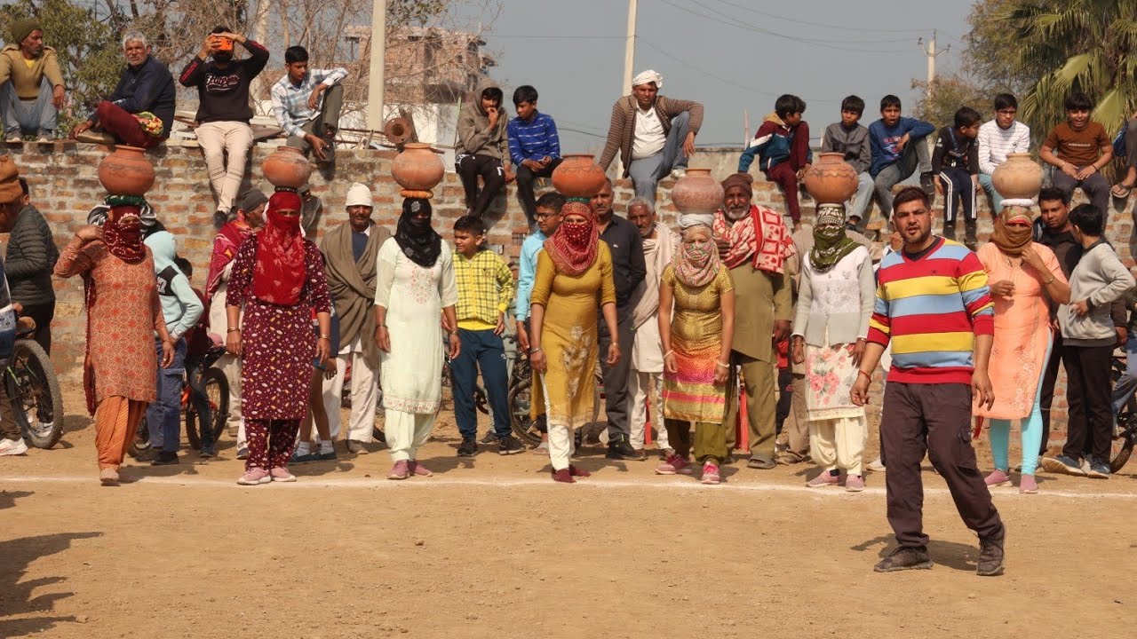 महिलाओं कि मटका दौड़ जबरदस्त #gadar_haryana #india #महिला_दौड़ #महिला #महिलाओं #महिला_मटका_दौड़ #new