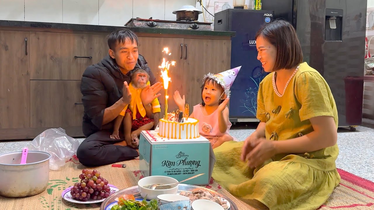 CUTIS, Dad & Yen Nhi Throw Mom an Unexpected Birthday Party