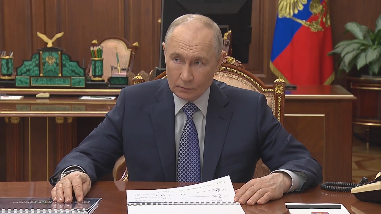 &laquo;Мошенникам не уйти!&raquo;: Путин потребовал ответственности банков и операторов