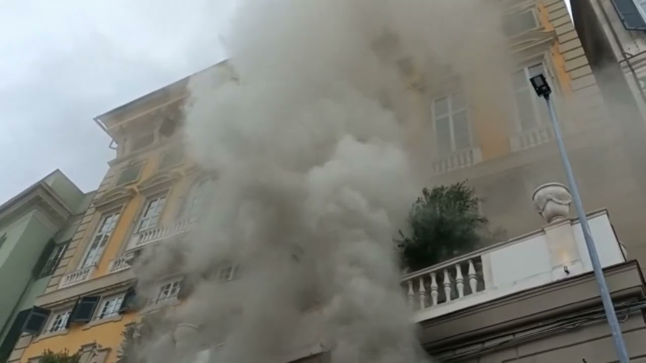Genova, incendio in via Gramsci, la titolare: 