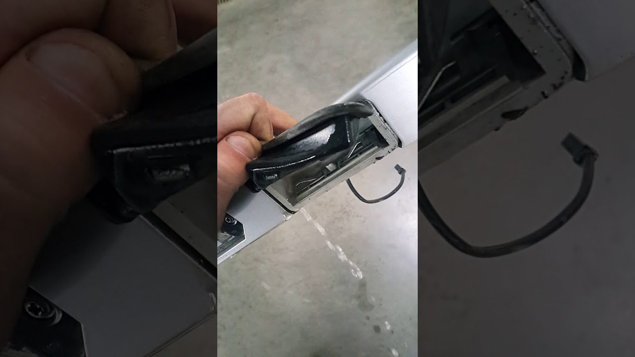 Ford C-MAX trunk not opening ( water in switch)