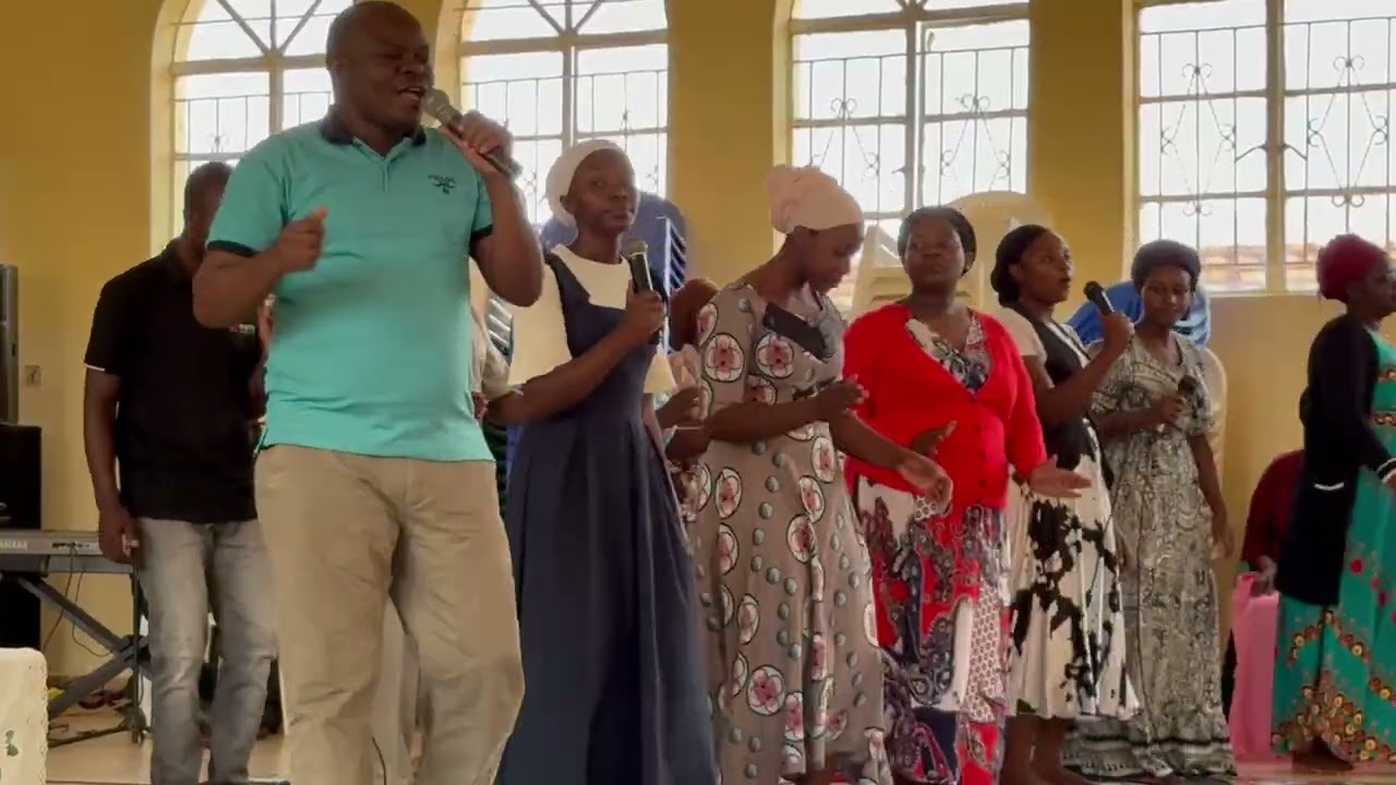 GUSENGA NI IMIBIREHO BY BYIRINGIRO CHOIR LILONGWE P.P.EC.C 