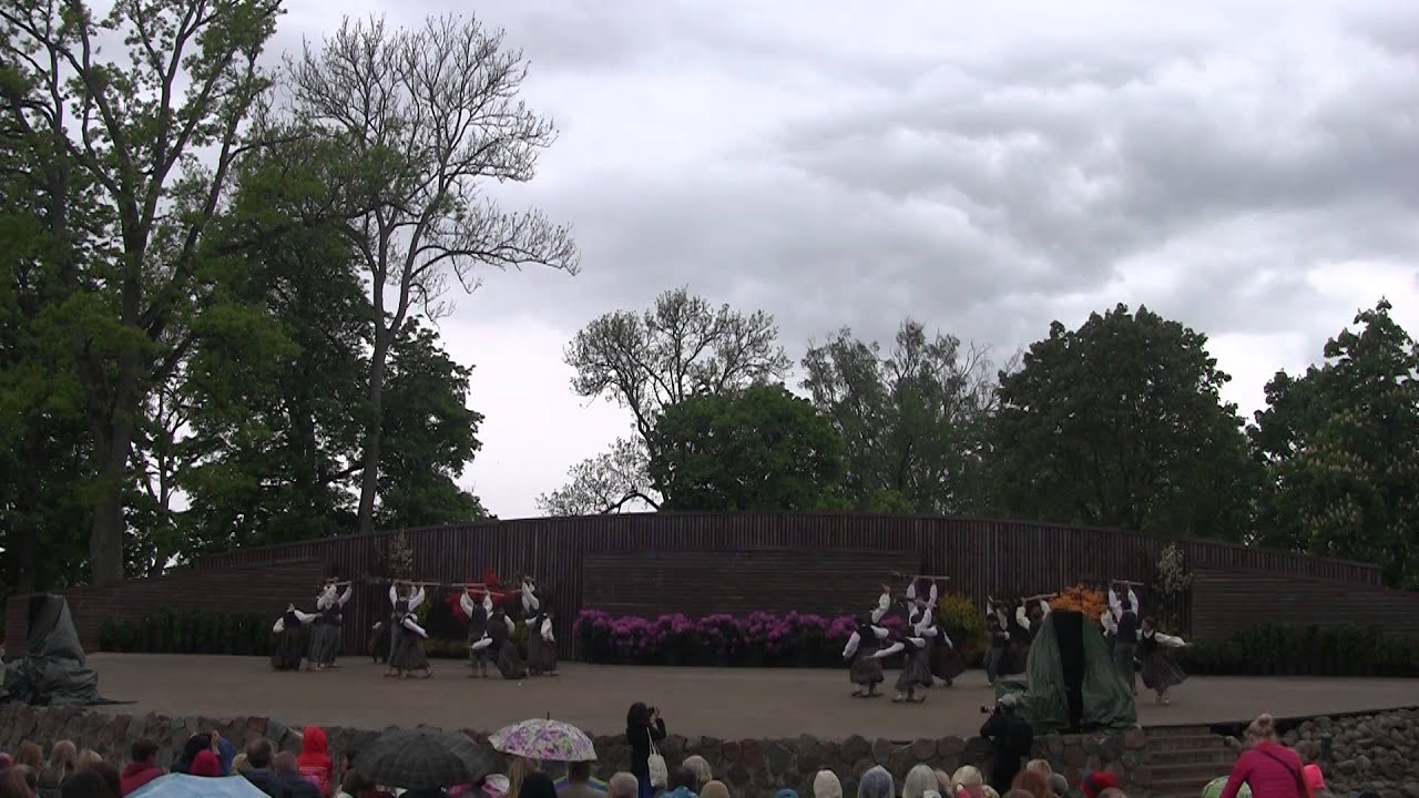 Mazie Deju svētki Siguldas pilsdrupu estrādē - Slotu dancis