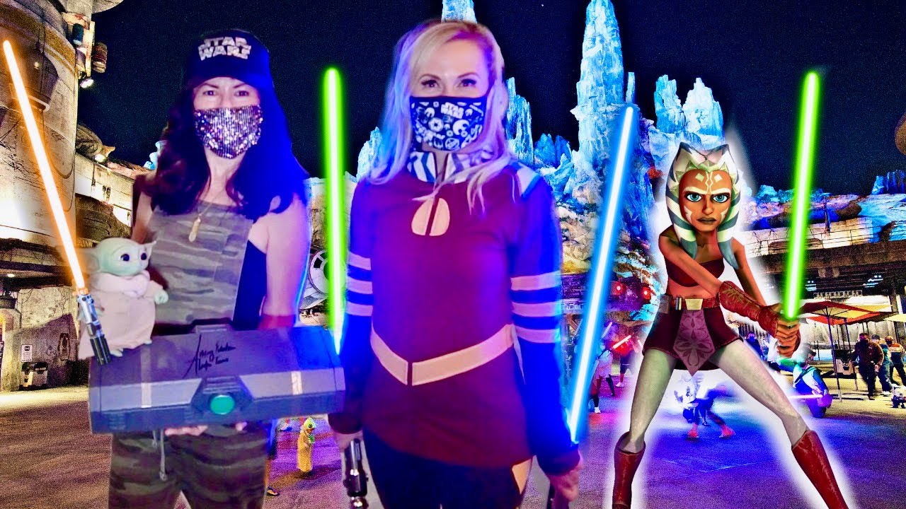 Ahsoka Tano LIGHTSABER Event Color Changing | ASHLEY ECKSTEIN Lightsaber Meet Up with GROGU