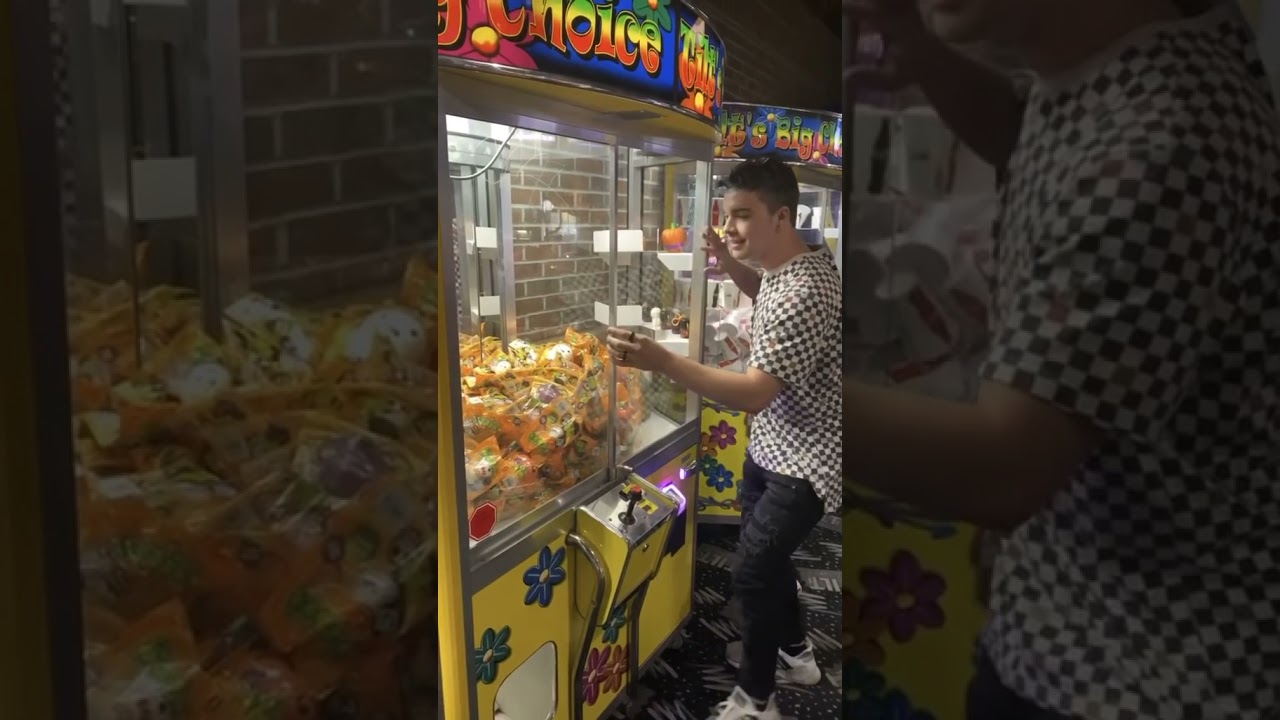 HOW TO GET FREE PRIZE FROM CLAW MACHINE