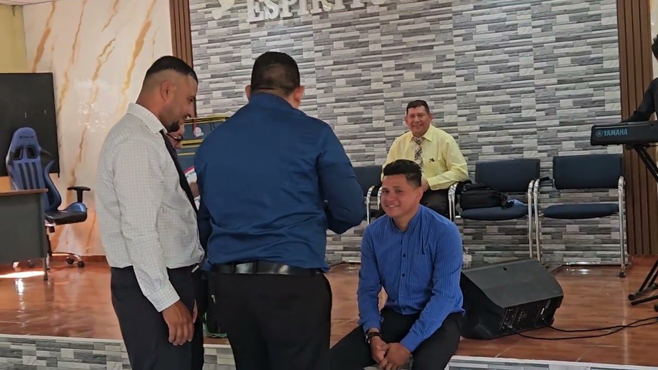 Ministracion por nuestro pastor medardo melara 