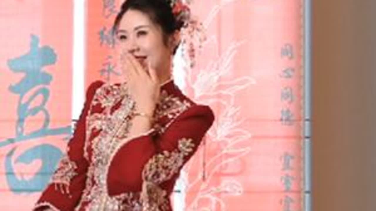 女儿出嫁的时候 和妈妈不能对视女婿抱走新娘后天回来给妈妈磕头#拍出电影感 #对视瞬间令人心酸