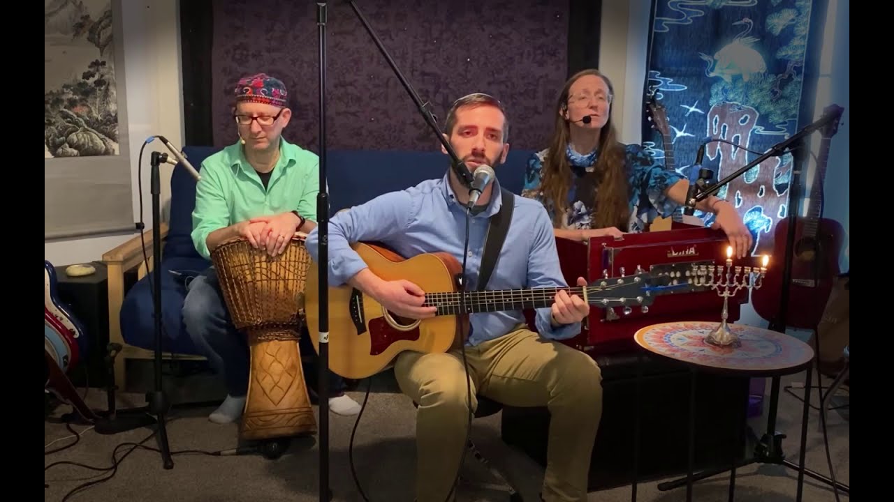 Layehudim (Katz) - Songs of Light -  Rabbi Sam Blustin with Michael and Bonnie Levine