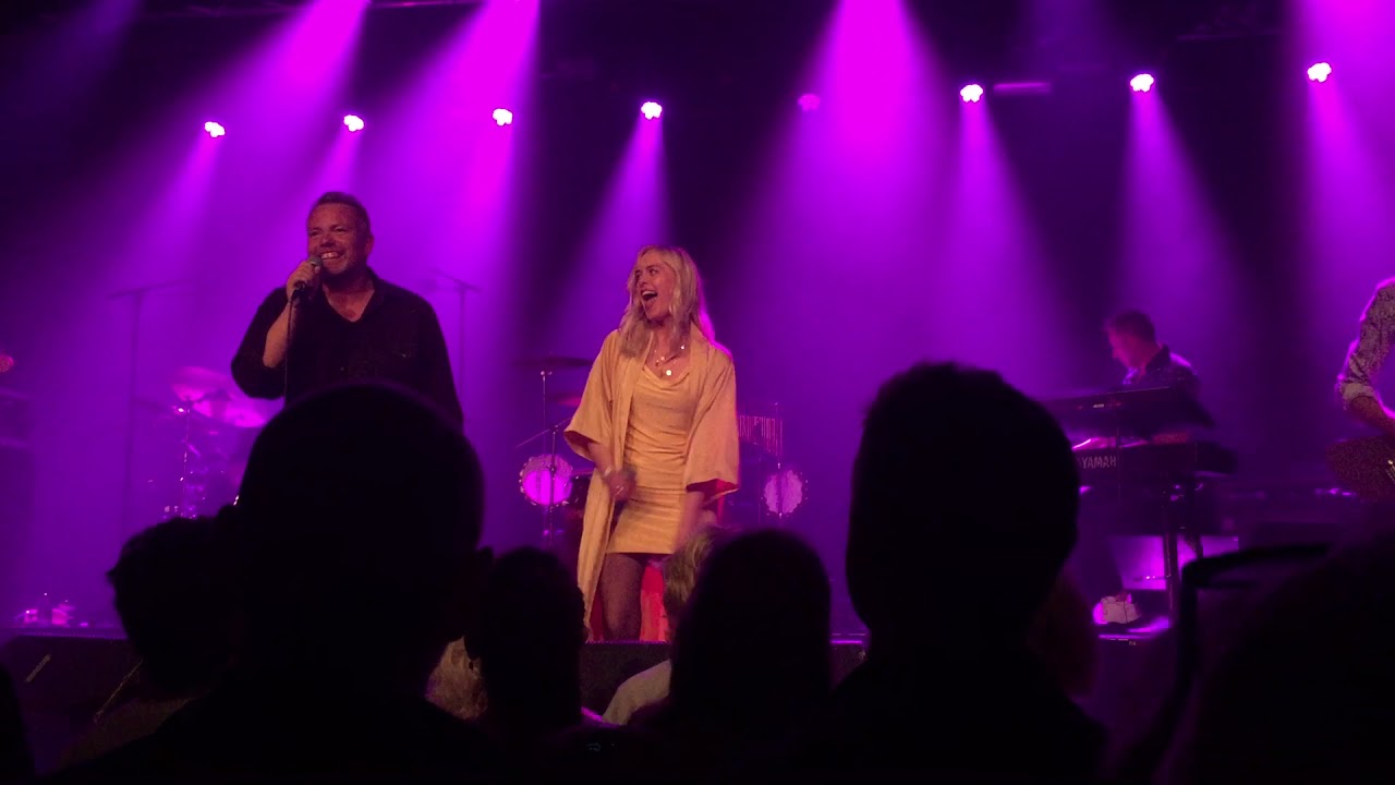 Det Glade Pizzabud - Rasmus Nøhr (Ft. Trine Therkelsen) LIVE på Posten i Odense