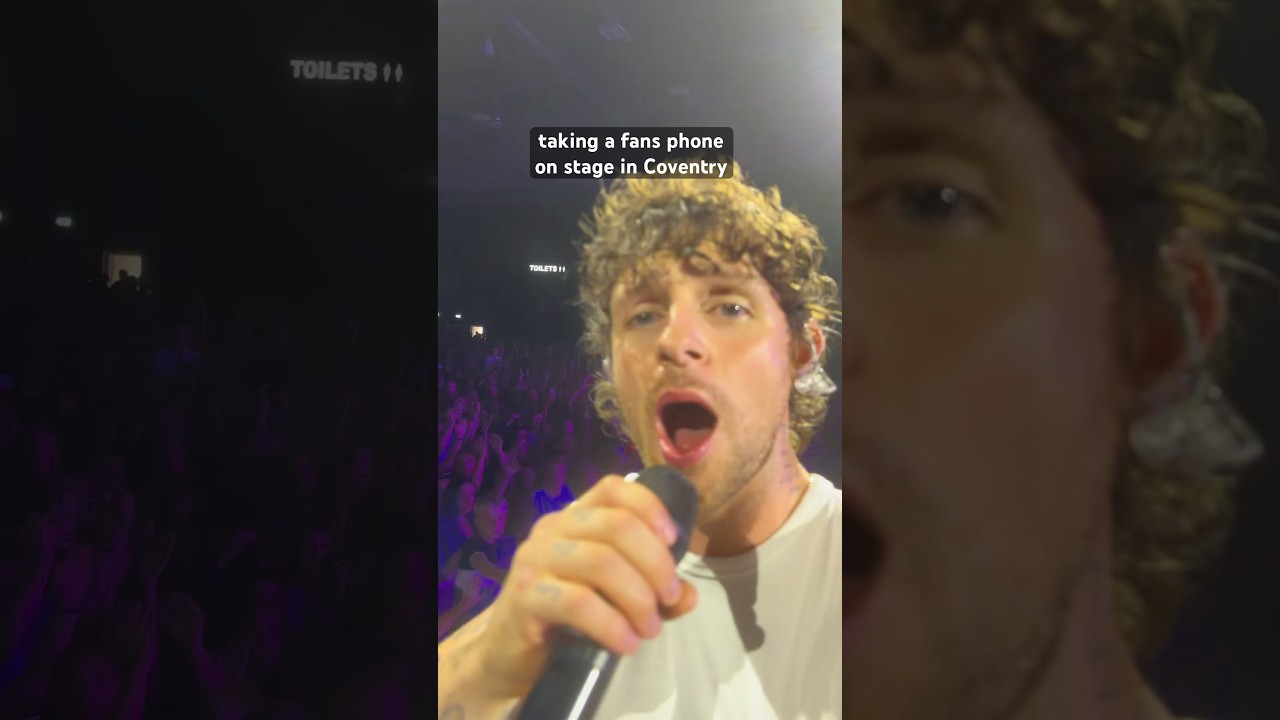 taking a fans phone on stage in Coventry - think we got her some good shots? 🤍 #ontour #coventry