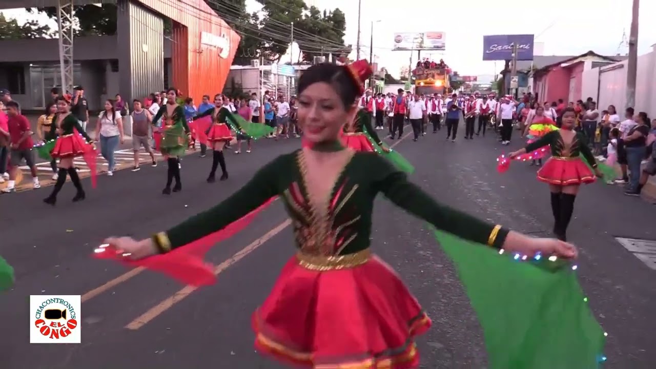 Dominico Music Band en Desfile Navideño Santa Ana 2023. El Salvador.