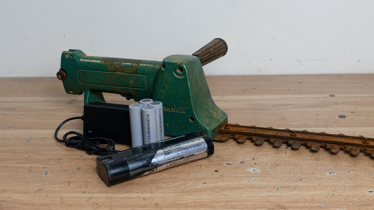 Restoration Of Vintage Cordless Hedge Trimmer Makita UH3000D And Upgrade 8.4V Lithium Battery For It