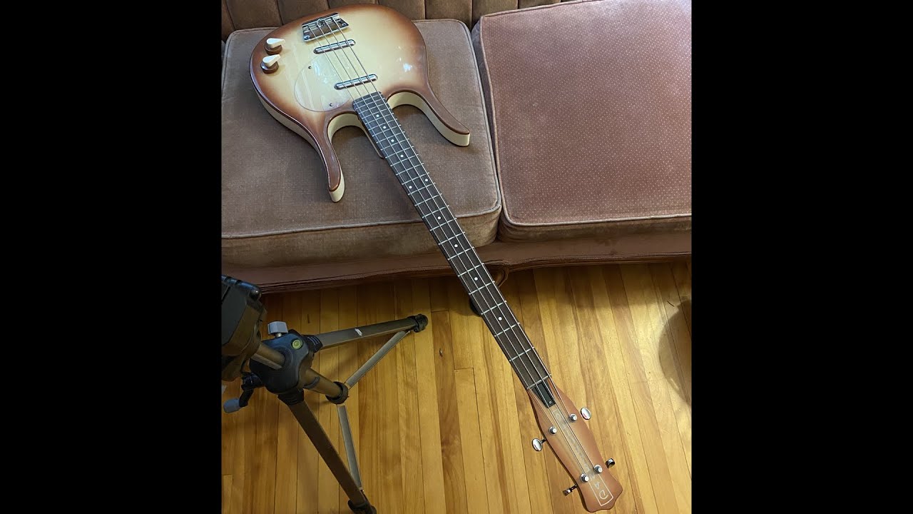 Danelectro Long Horn 58 Copper burst short scale bass demo