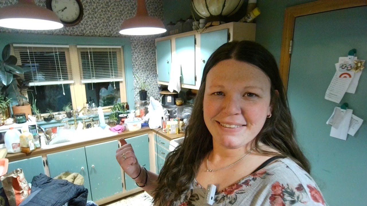 TINY TIDY TUESDAY - KITCHEN  / HOARDER DECLUTTERS LIVE
