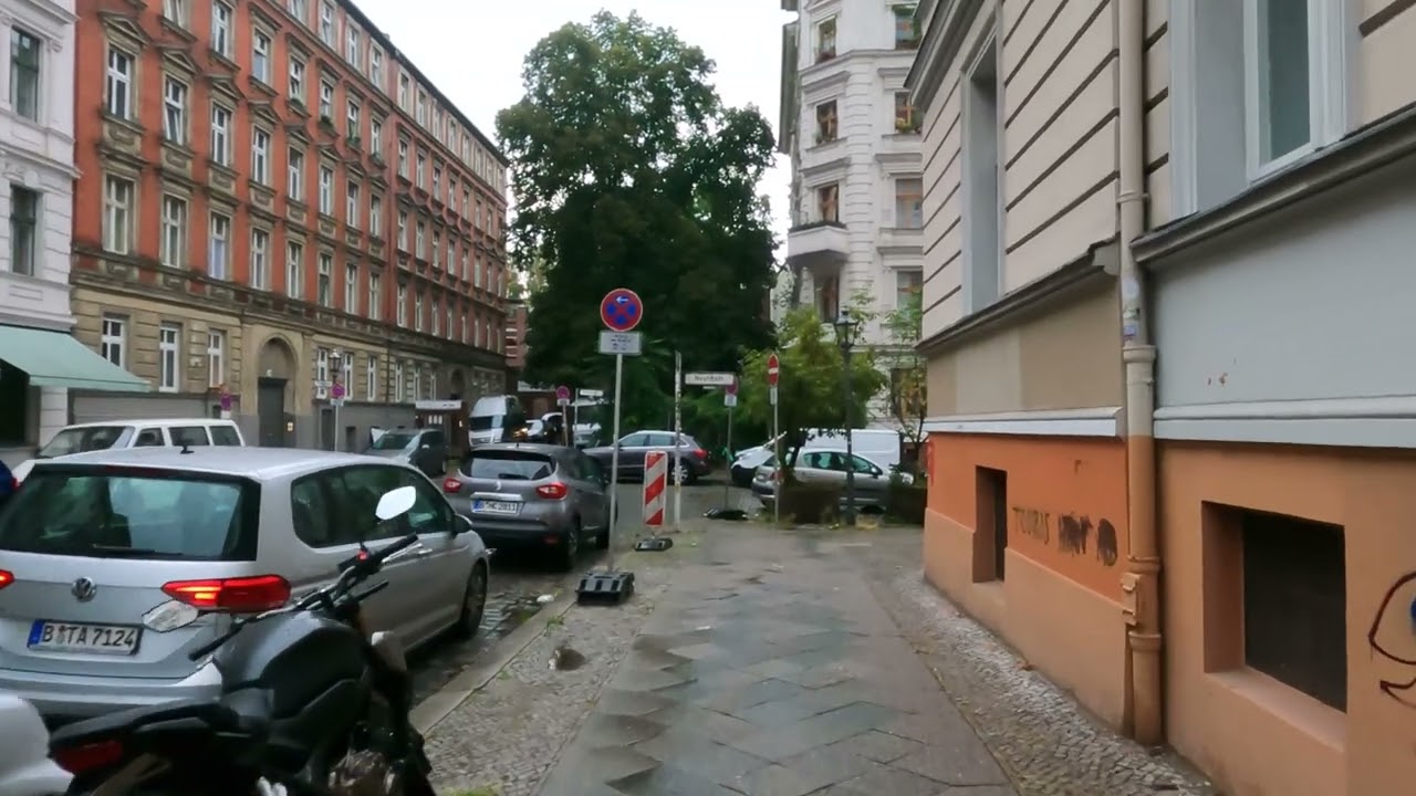 Walking trough rainy Berlin, Kreuzberg (Binaural 3D Audio) City Ambience