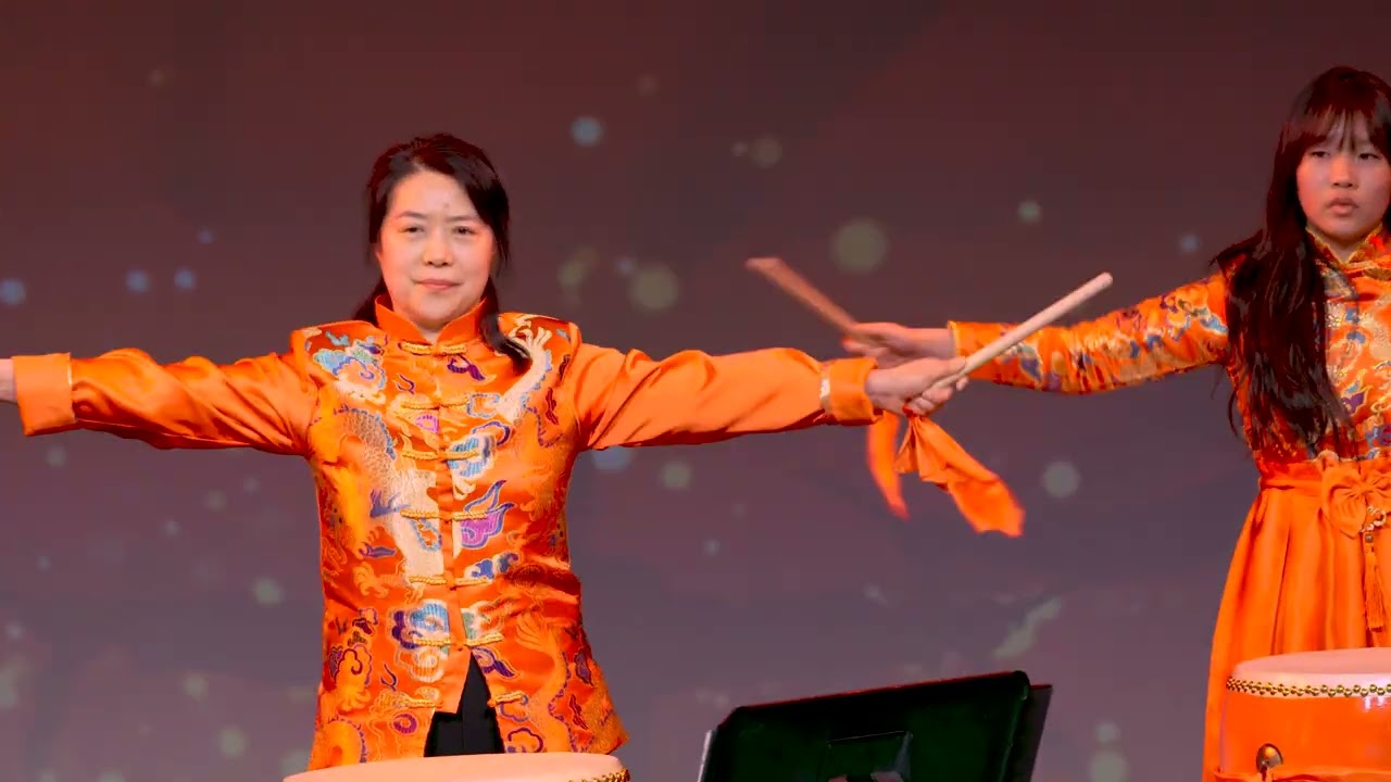 喜气洋洋 Joyful and Festive