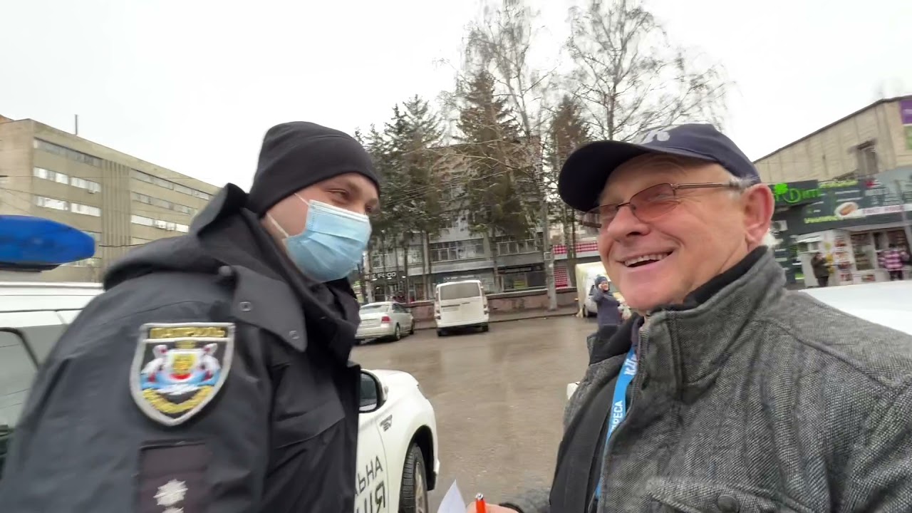 ПДР для рабов, а мусорам можно нарушать!