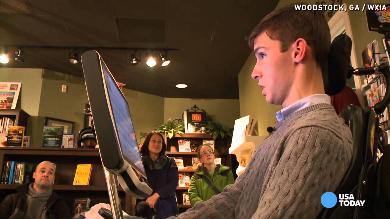 College student writes novel with his eyes