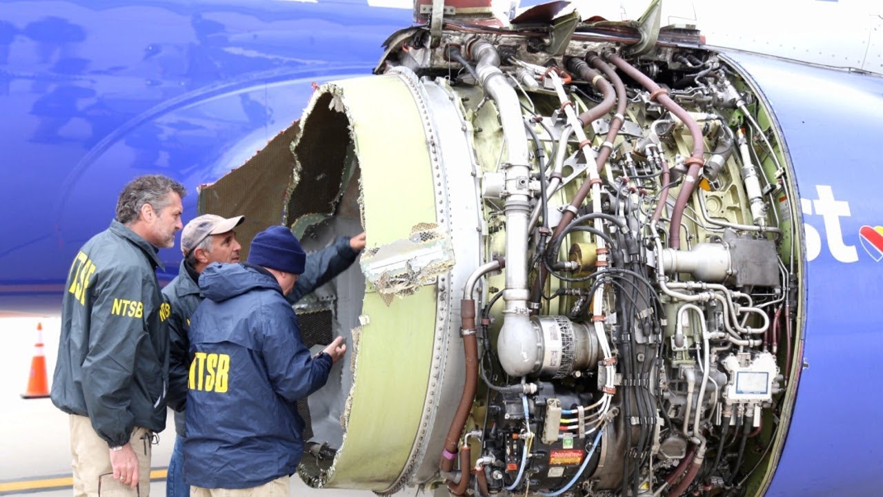У самолёта Southwest Airlines взорвался двигатель, погибла пассажирка