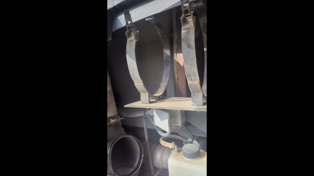 Newmar Dutch Star 4304 engine air filter replacement.