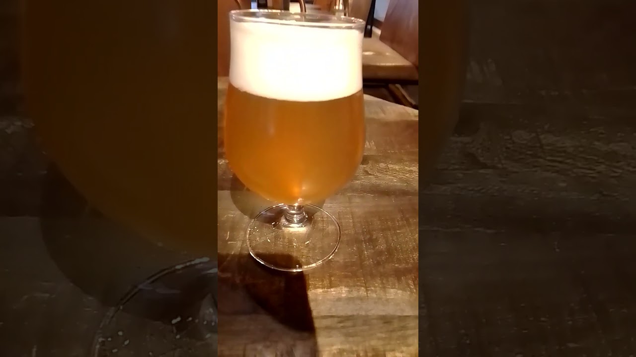 Väike õlu vaarikasiirupiga. 