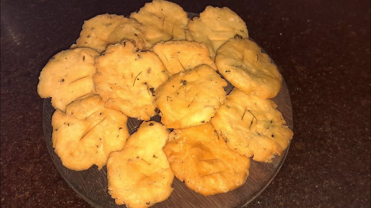 त्योहारों का स्वाद- परफेक्ट क्रिस्पी मठरी बनाए घर पर | Holi special mathri recipe 