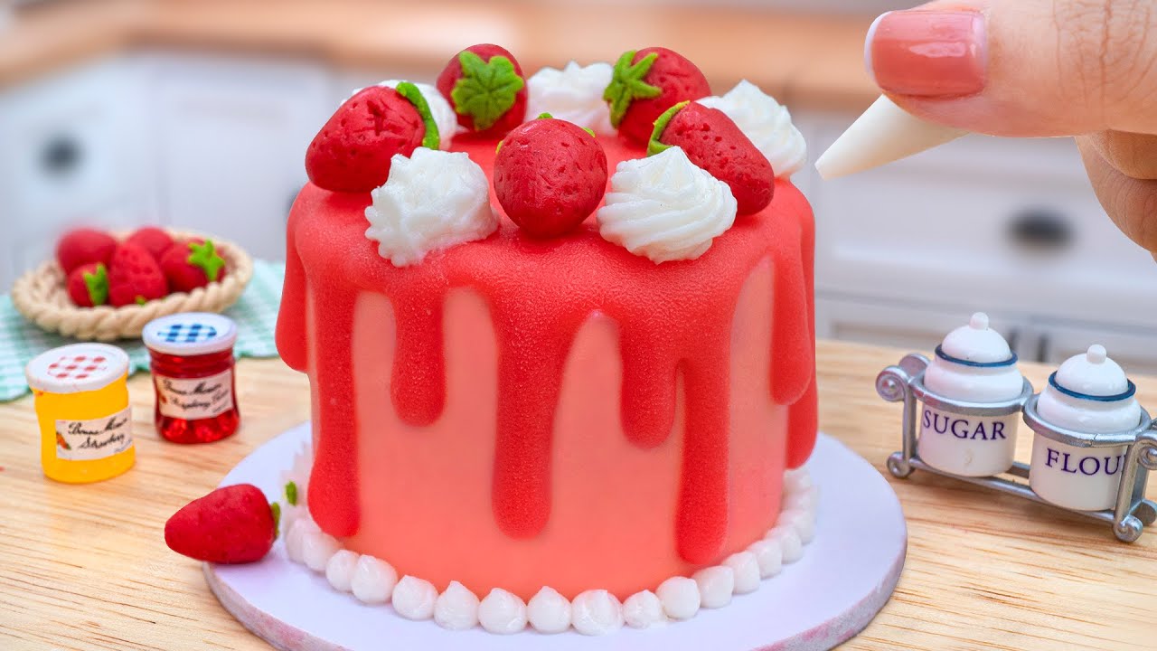 Идеальный декор для сладкого миниатюрного клубничного торта 🍓 Приготовление пищи на мини-кухне
