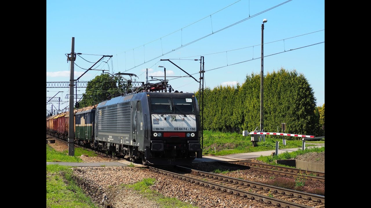 ES64F4-150 MRCE z drzewem odjeżdża z Chałupek