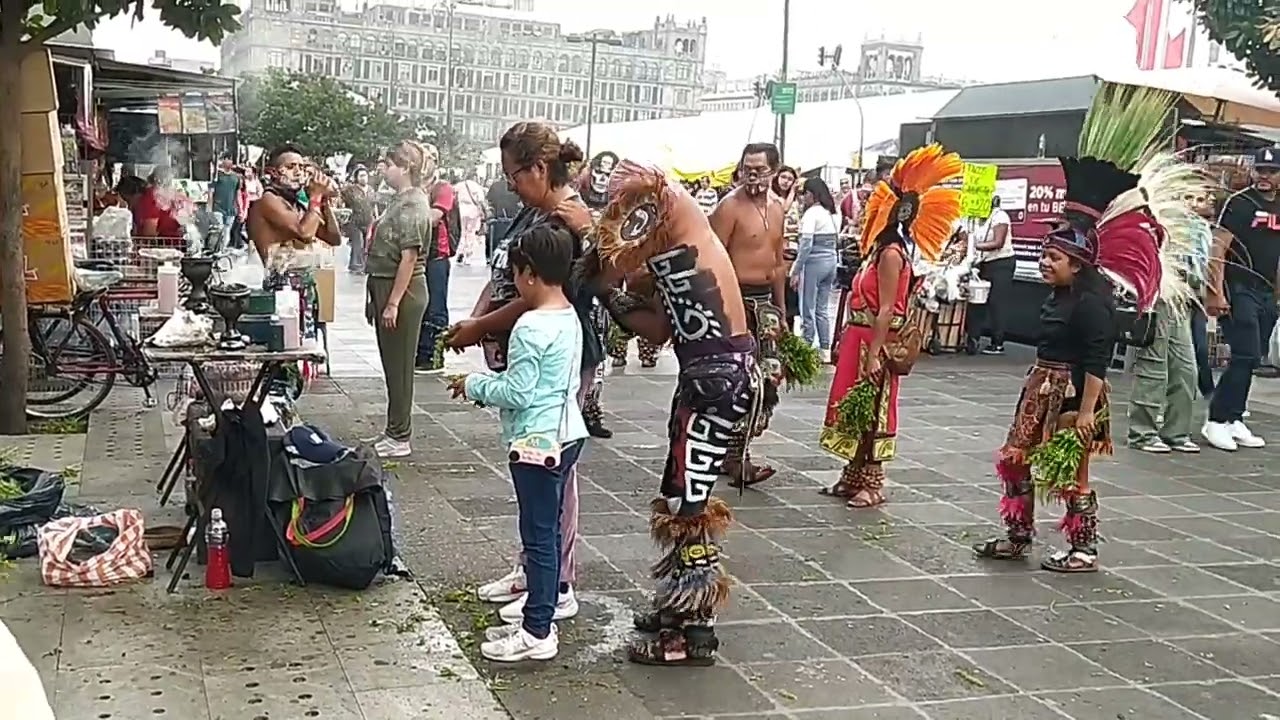 Limpias en el zócalo de la Ciudad de México