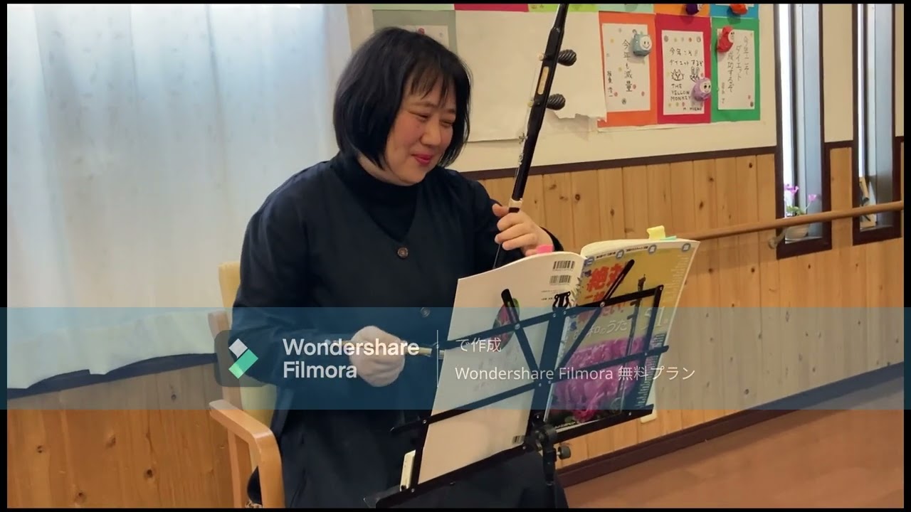 日本の名曲を二胡で演奏する.福祉施設での演奏会