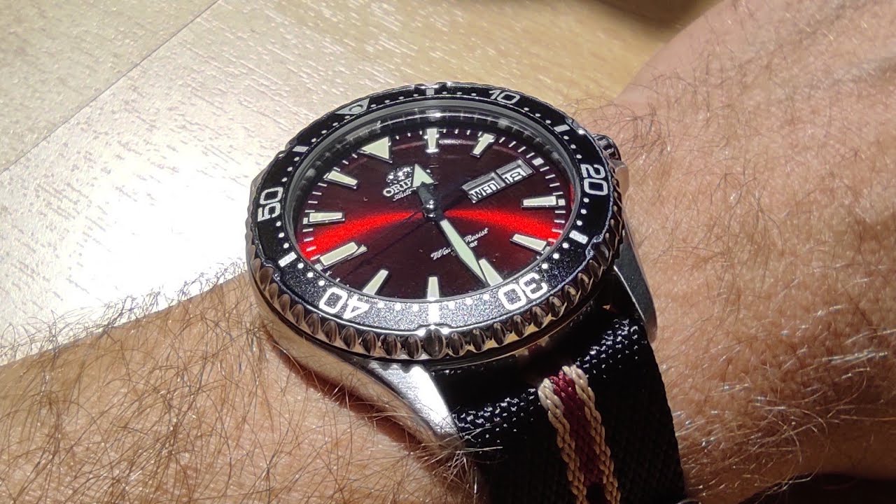 Divers watch on a small wrist: what makes a big watch fit?