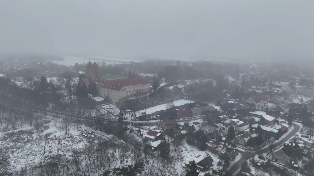 ❄️ Zimowa magia nad Wisłą: Czerwińsk w romańskiej odsłonie! ❄️DJI Mini 4 Pro