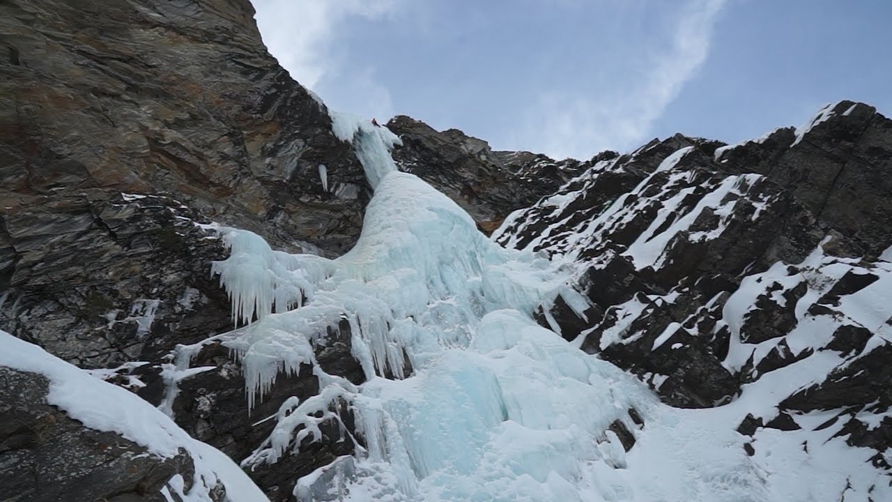 Hard Ice Direct cascade de glace Cogne Valeille Italie montagne alpinisme