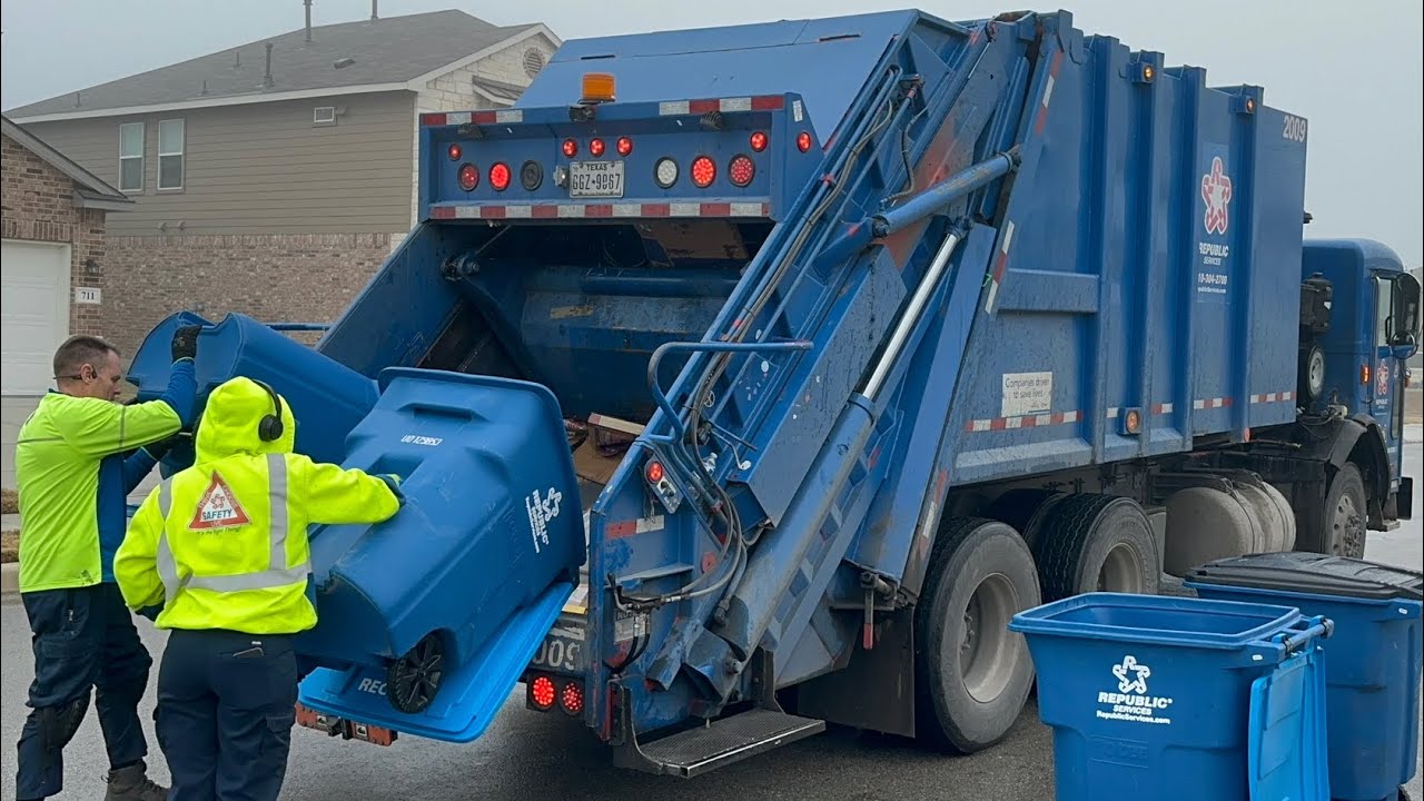 Republic Services Ex Bexar Waste Pete 320 Pak Mor Rear Loader Garbage Truck