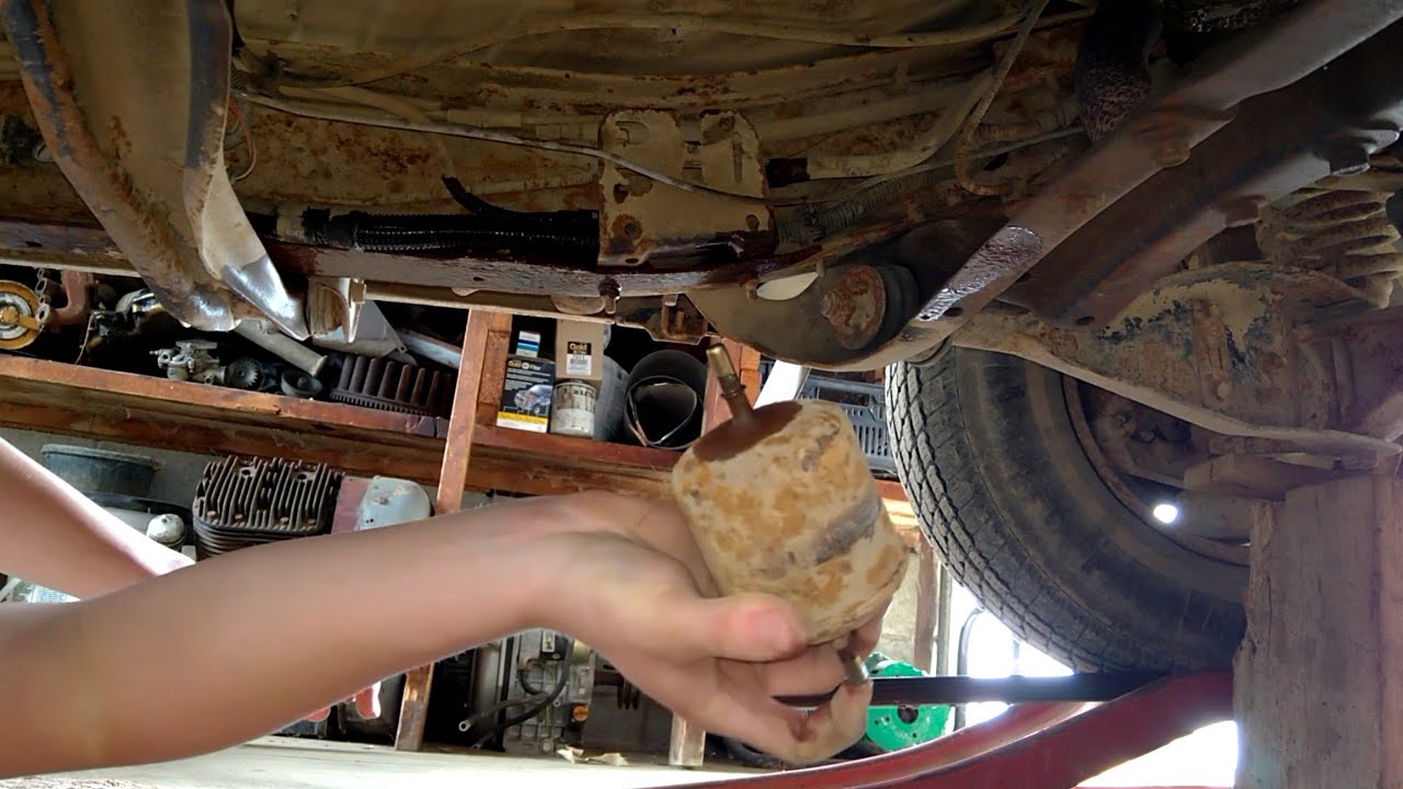 Fuel Filter Replacement On A 1989 Ford Ranger!!!!