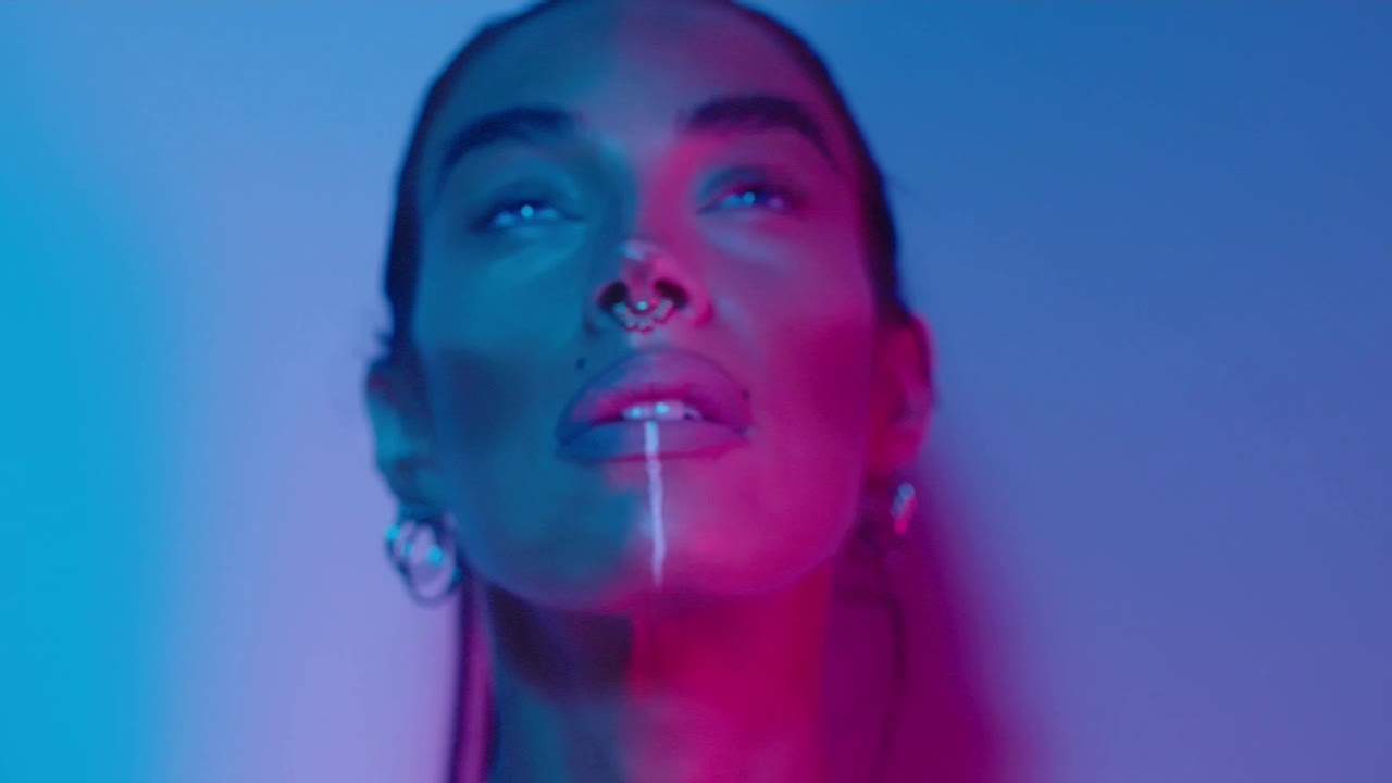Maxida Märak - Letar lite ljus här (Officiell Video)