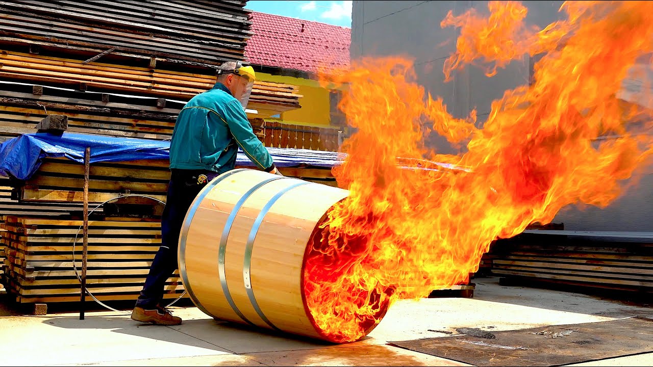 Они подожгли эту деревянную бочку — вот почему 🔥