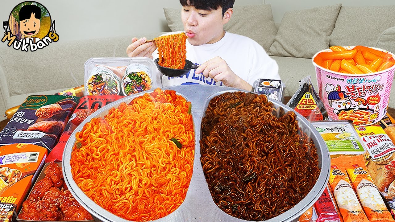 ASMR MUKBANG небольшой магазин, острый рамэн, хот-доги, кимбап, ттеокбокки !! Корейский магазин