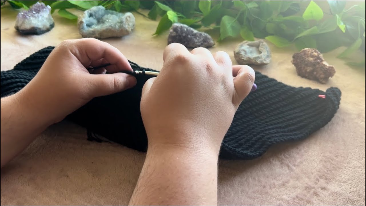 ASMR crochet with me 🧶 soft spoken rambling
