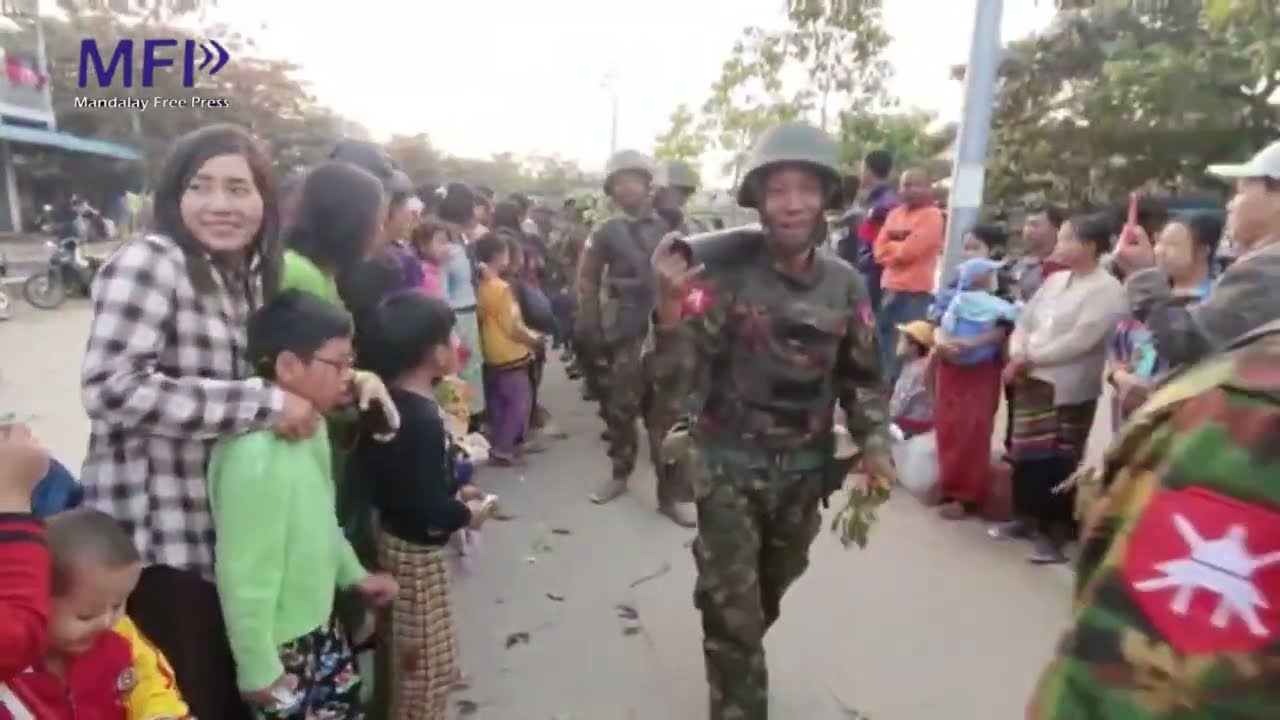 ကောလင်းမြို့ကို စစ်အုပ်စုက မီးရှို့ဖျက်ဆီးနေပြီး မြို့ရဲ့ (၈၀)ရာခိုင်နှုန်း ပြာကျ၊