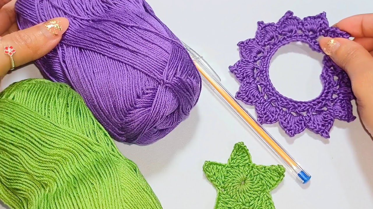 PLUMA decorada con rosa a crochet paso a paso