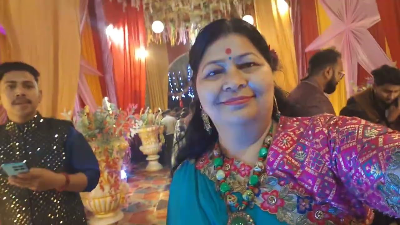 दादी पोती पहुंचे#शादी में#trending #wedding #pahadiculture 